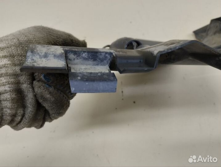 Пыльник двигателя боковой левый Renault Duster 201