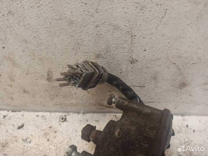 Моторчик стеклоочистителя передний