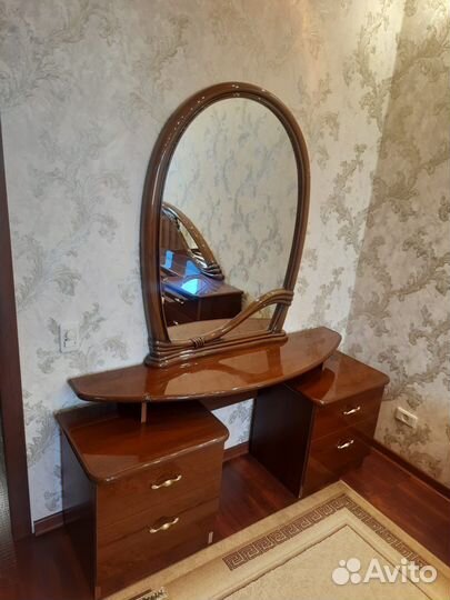 Продам спальный гарнитур бу