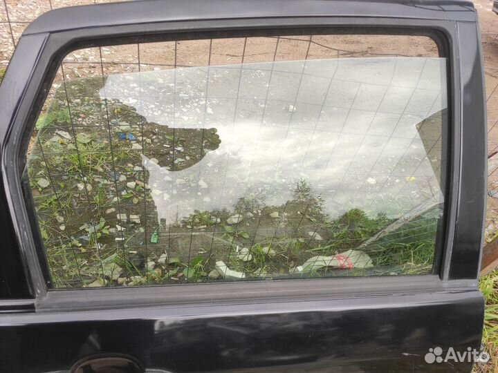 Стекло дверное заднее правое Ford Focus 1 седан