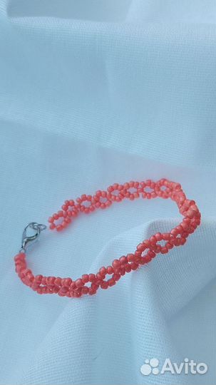 Разные браслеты, кольца из бисера