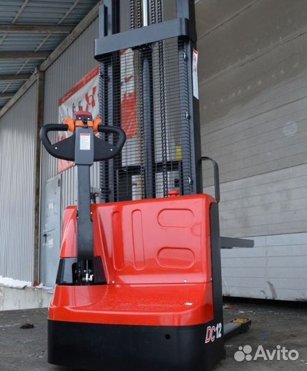 Штабелер самоходный