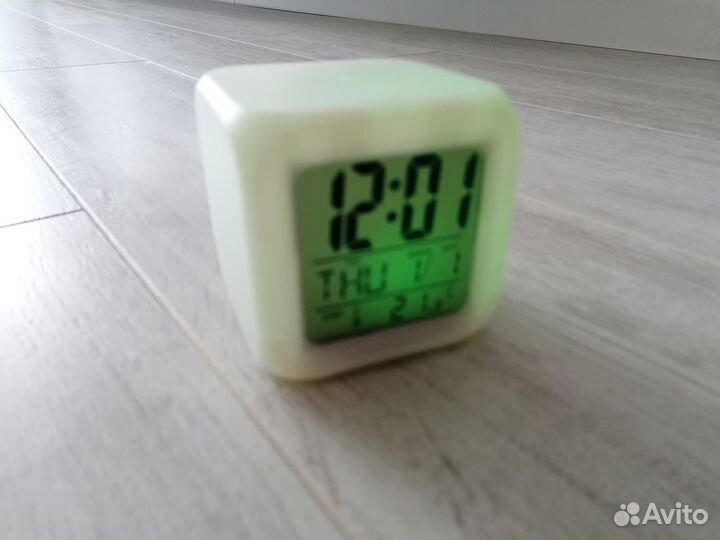 Настольные часы куб с подсветкой