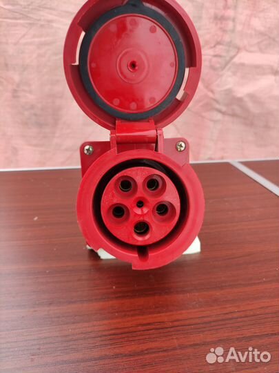 Розетка стационарная 3P+PE+N 125A 380В IP54