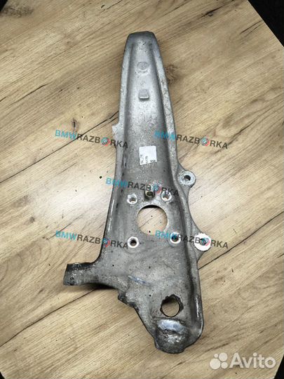 Кулак передний правый BMW i8 I12 2015