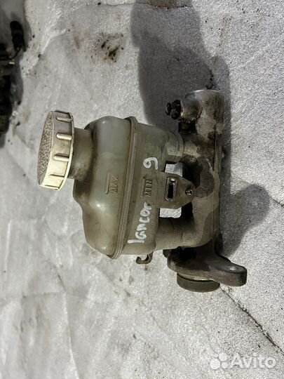 Главный тормозной цилиндр Mitsubishi Lancer 9