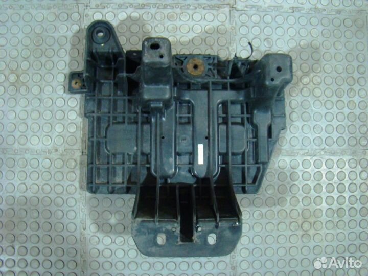 KIA Sportage 3 Крепление АКБ