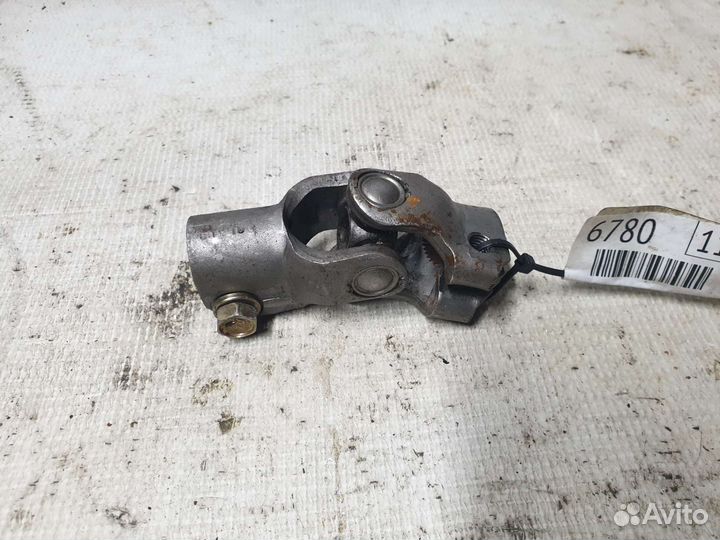 Рулевой карданчик Nissan Presea R11