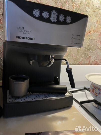 Кофеварка Кофеварка рожковая redmond RCM-1503