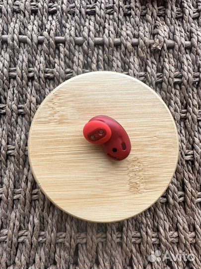 Правый наушник galaxy buds live