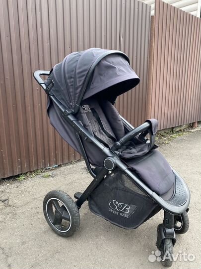 Прогулочная коляска с надувными колесами