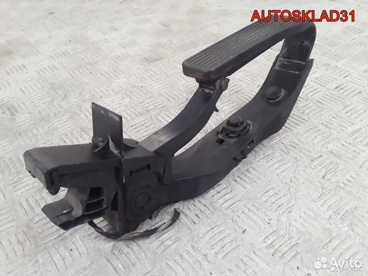 Педаль газа Mercedes Benz W203 A2113000404