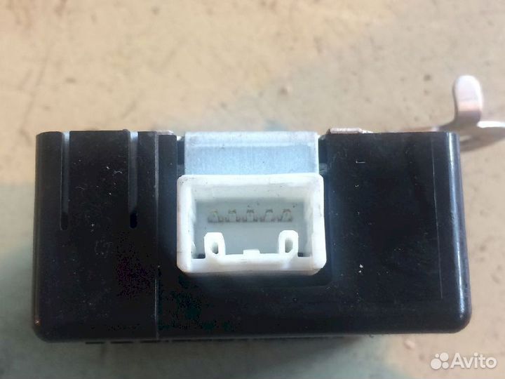 Блок управления дверьми 89741-58010 Toyota Alphard