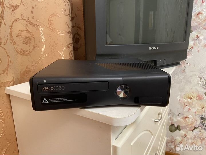Xbox 360, геймпад,провод питания,hdmi провод,1игра