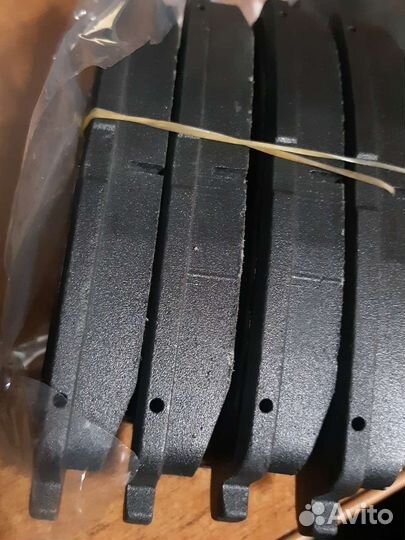 Тормозные колодки передние на Kia Rio 4
