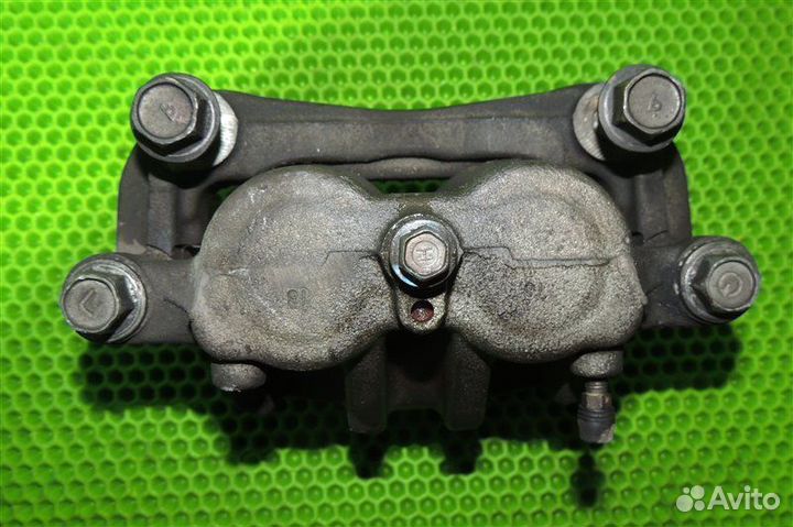 Суппорт тормозной передний правый Nissan Elgrand