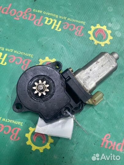 Моторчик стеклоподъемника задний правый Hyundai