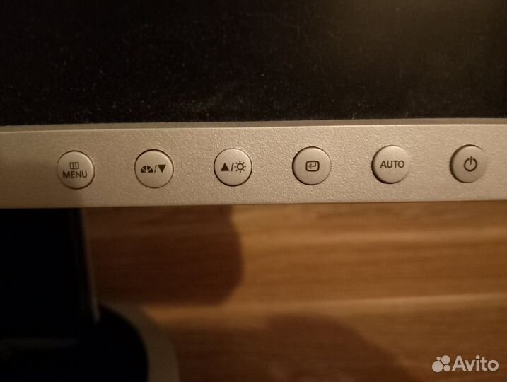 Монитор Samsung SyncMaster 940n