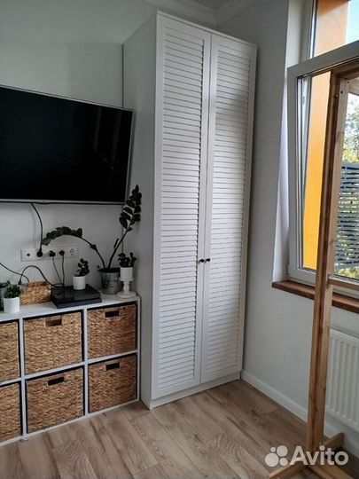 Шкаф распашной белый