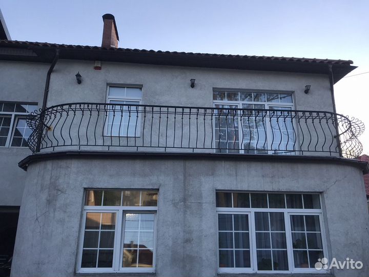 Балконное ограждение с цветочницей