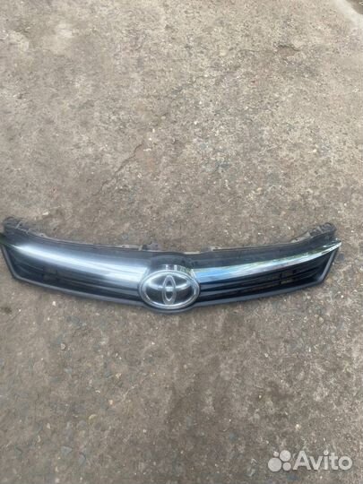 Решетка бампера верхняя Camry