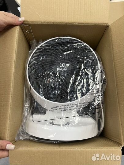 Настольный вентилятор Electrolux ETF-107W, white