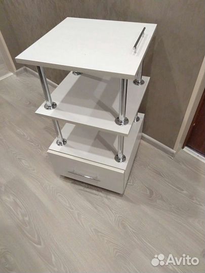 Косметолгическая тележка