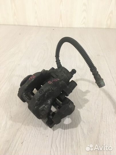 Суппорт тормозной задний левый Mercedes Benz E240