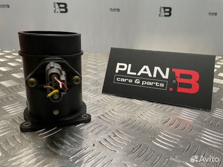 Датчик массового расхода воздуха Nissan Avenir W11