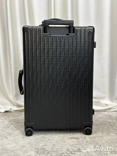 Чемодан fendi rimowa