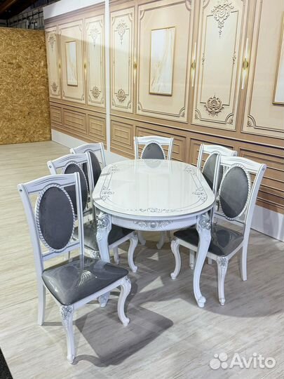 Стол и стулья