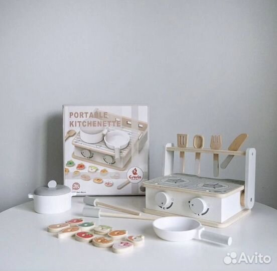 Детская плита с посудой и грилем из дерева
