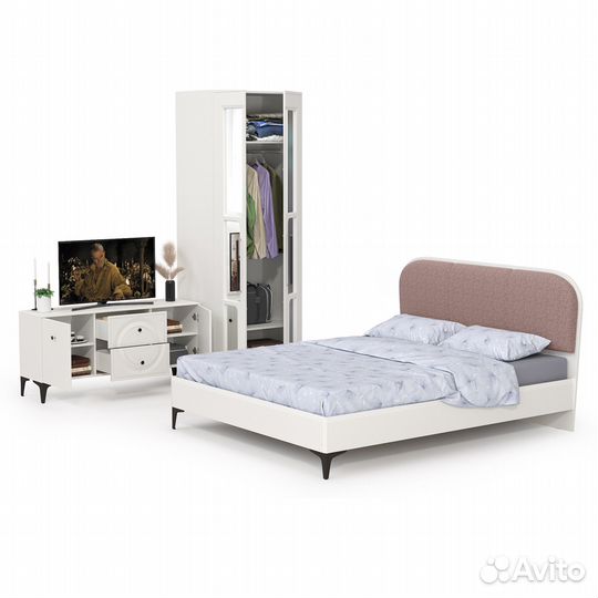 Гарнитур спальный с тв-тумбой и шкафом и кроватью с мягкой спинкой Валенсия № 42, цвет белый шагрень