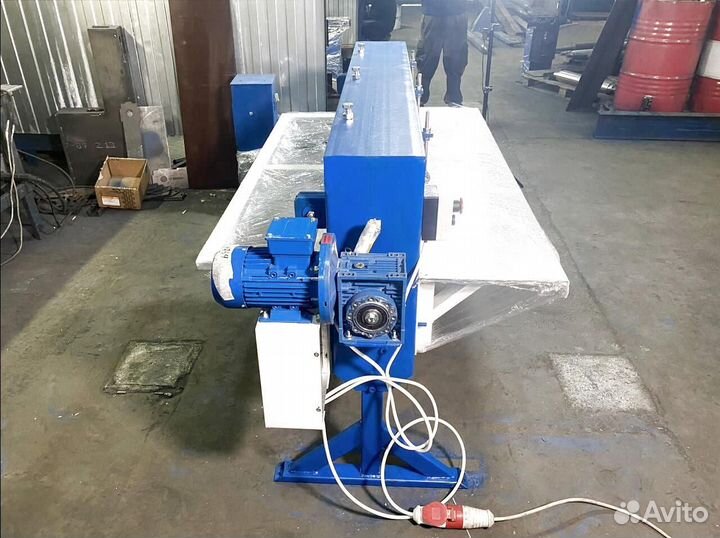 Машина для нанесения ребер жесткости