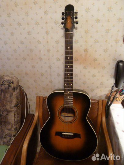 Мастеровую 6 струнную гитару б/у продаю в Москве