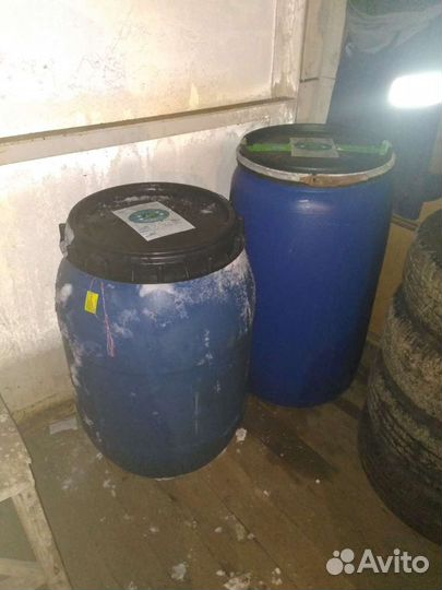 Бочки пластиковые с крышкой 200л