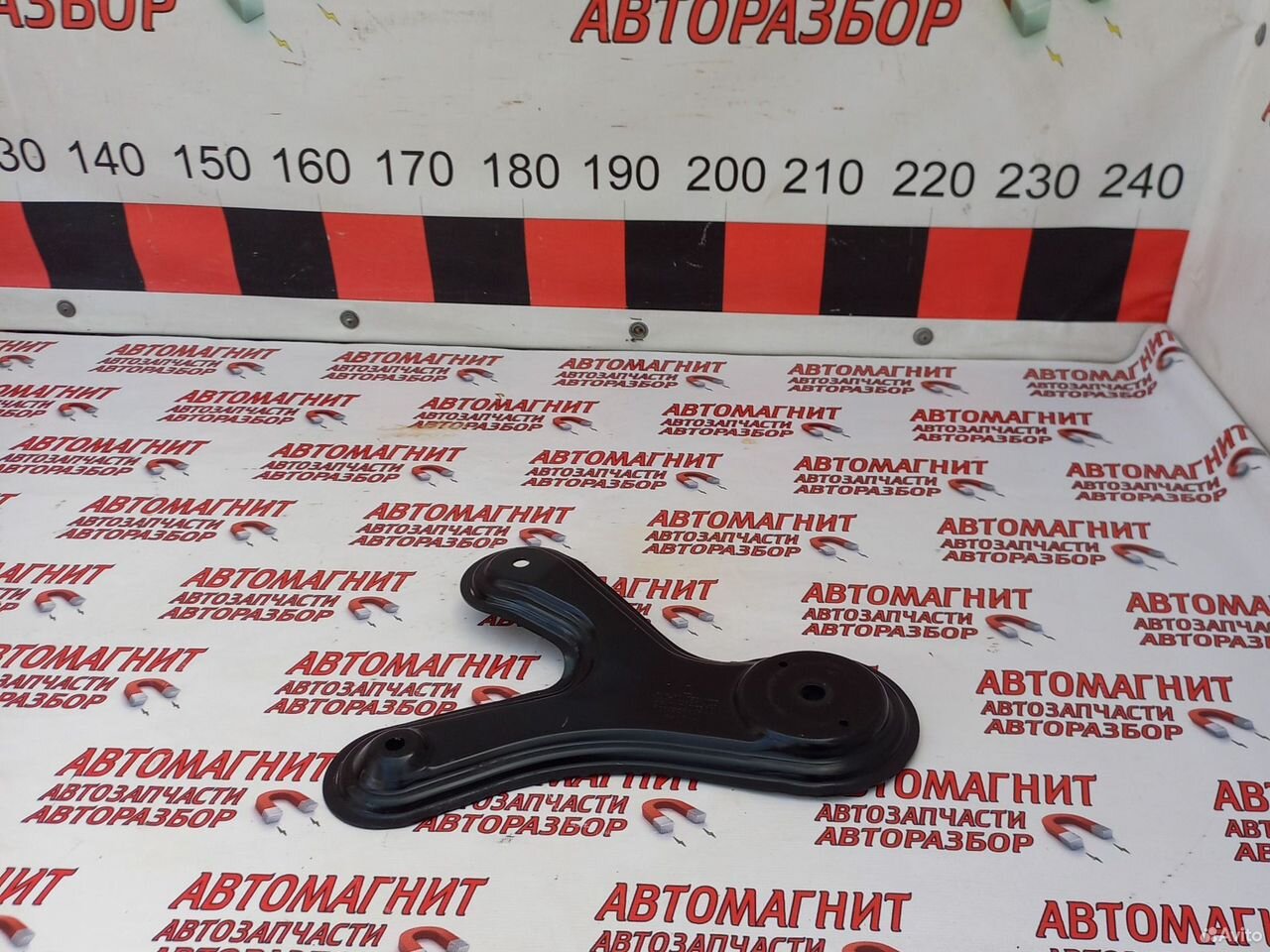 Кронштейн подрамника левый Jac J7