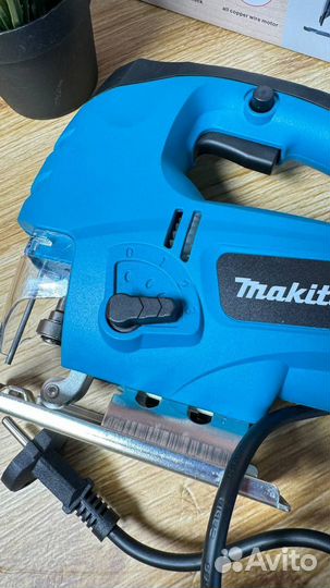 Лобзик Makita сетевой 650Вт с лазером