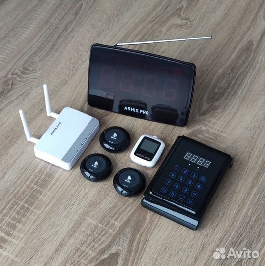 Кнопка вызова официанта, часы, табло, пуль, репите