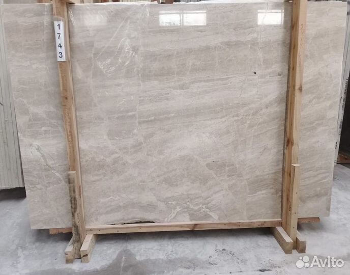 Белый мрамор