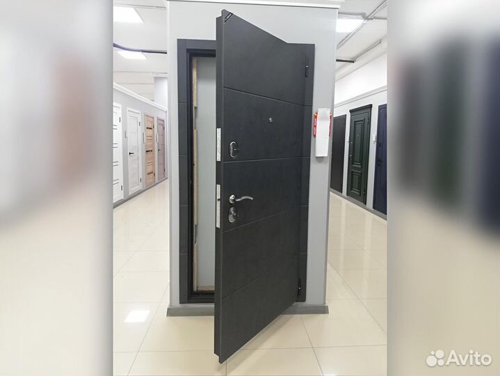 Входная дверь глухая мдф