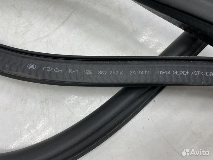 Уплотнитель проема двери Skoda Octavia A5