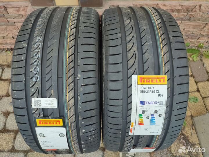 Pirelli Powergy 225/40 R19 и 255/35 R19 98Y