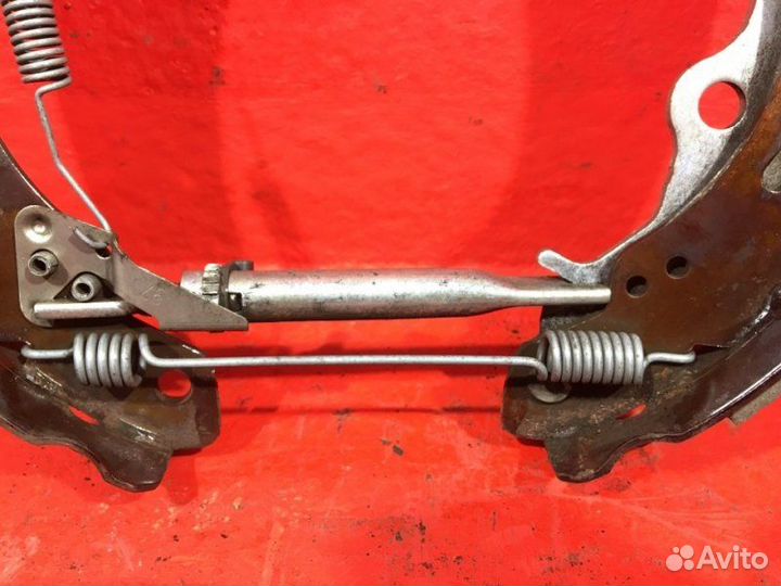 Механизм стояночного тормоза задний правый Ford