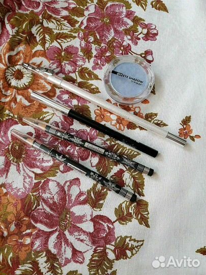 Карандаши для глаз и тени новые