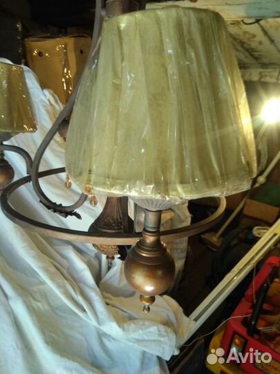 Большая люстра для больших помещений