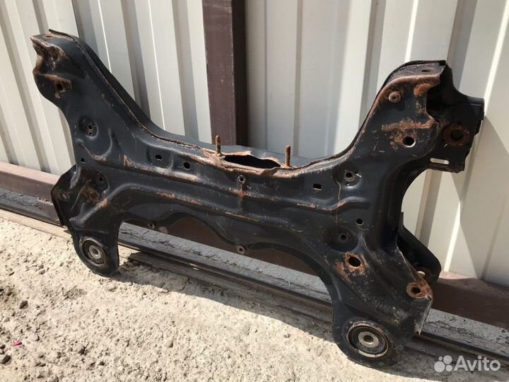 Подрамник Volkswagen Golf MK4 2000