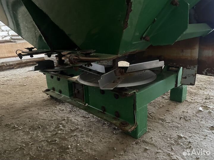 Разбрасыватель удобрений Оптсельмаш Фермер 900, 2018