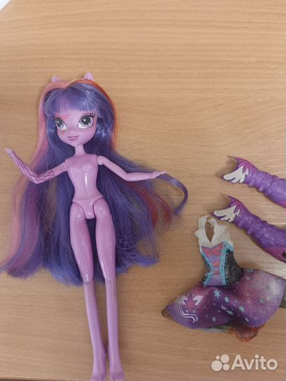 Кукла Твайлайт в плохом состоянии