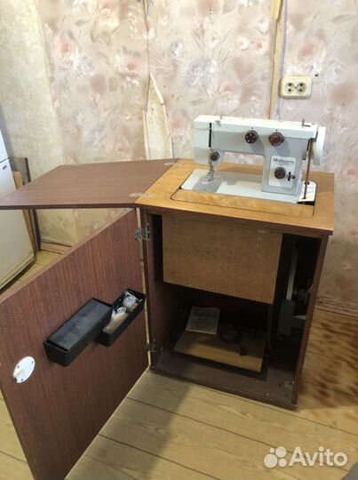 Швейная машина чайка 143
